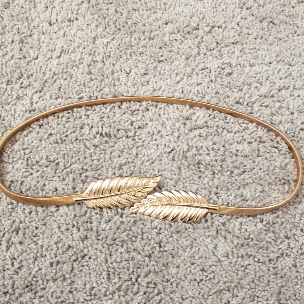 Gold tone elastic metal leaf belt size M/L